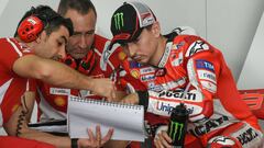 Ducati Team&#039;s Spanish rider Jorge Lorenzo (R) listens to a team member during the last day of the 2017 MotoGP pre-season test at the Sepang International Circuit on February 1, 2017. / AFP PHOTO / Mohd RASFAN