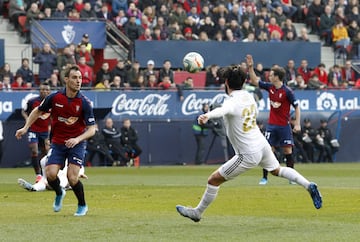 El jugador del Real Madrid, Isco, marca el 1-1 al Osasuna. 
