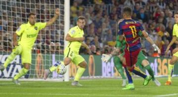 Neymar marca el segundo del Barcelona.
