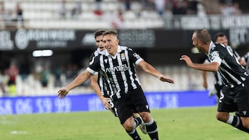De Blasis dio los tres puntos con un golazo en la recta final.