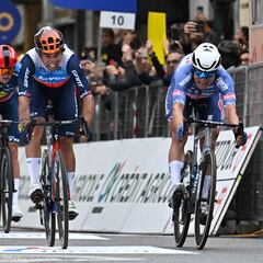 Philipsen le birla el triunfo a Pogacar en la Milán-San Remo más rápida de la historia