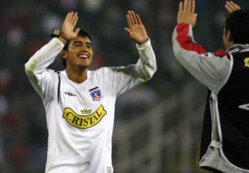 19 de septiembre de 2006: Con gol de Arturo Vidal, Colo Colo gana 1-0 a Coronel Bolognesi de Per&uacute;, dirigido por Jorge Sampaoli, y avanza a octavos de final de Copa Sudamericana.