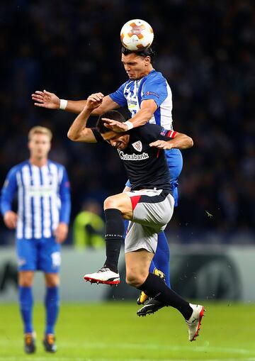 Aritz Aduriz y Karim Rekik.