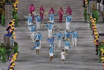 2016 Rio Olympics - Opening ceremony - Maracana - Rio de Janeiro, Brazil - 05/08/2016. Flagbearer Nicole Van der Velden (ARU) of Aruba leads her contingent during the opening ceremony. REUTERS/Richard Heathcote/Pool FOR EDITORIAL USE ONLY. NOT FOR SALE FOR MARKETING OR ADVERTISING CAMPAIGNS.