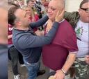 La recepción de héroe para el aficionado de West Ham que defendió a las familias de futbolistas