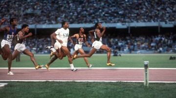 El norteamericano ganó la medalla de oro en la final de los 100 metros dentro de los Juegos Olímpicos en México 1986 estableciendo un récord Mundial en 9.95 segundos. Esta fue la primera vez en la historia que un atleta lograba recorrer esta distancia en menos de 10 segundos. 