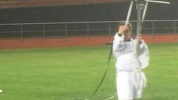El "enano brujo", en el estadio de Gimnasia y Esgrima.