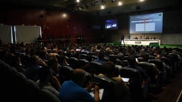 Sorteo de las eliminatorias de Segunda B en la Ciudad del F&uacute;tbol de Las Rozas.