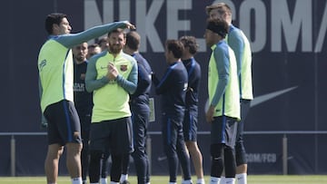 Los jugadores del Barcelona durante un entrenamiento.