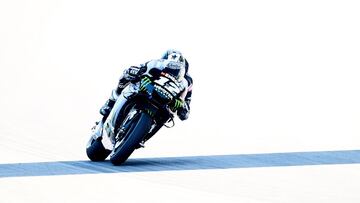 -FOTODELDIA- GRAFCAT789. MONTMELÓ (BARCELONA), 15/06/2019.- El piloto español de MotoGP, Maverick Viñales, del equipo Monster Energy Yamaha, durante los entrenamientos oficiales en el Circuito de Barcelona-Cataluña donde mañana domingo se disputa el Gran Premio de Cataluña de Motociclismo. Maverick Viñales consiguió el tercer mejor tiempo en la clasificación. EFE/ Alejandro García
