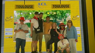 Visita guiada por el Tour de Francia a un grupo de periodistas españoles por gentileza del patrocinador Velux.