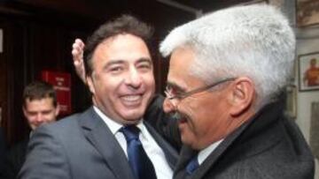 <b>SINTONÍA. </b>Pina y Fabri se abrazan en el Asador Donostiarra.