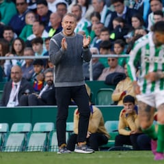 Flick ya se mosquea con los árbitros...