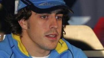 <B>EN BROMA.</B> Alonso bromeó sobre el apoyo de Renault a la candidatura de París 2012.