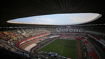El Coloso de Santa Úrsula es el estadio de futbol más histórico de México. Actualmente América y Cruz Azul, rivales de años, tienen sus instalaciones como sede de sus partidos como locales. El recinto abrió en 1966 y, entre otros grandes eventos, albergó las finales del los mundiales 1970 y 1986. Pelé y Maradona se coronaron como campeones en su césped.