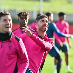 Yeray Álvarez vuelve para el derbi