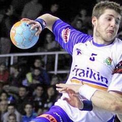 El Anaitasuna presenta a seis fichajes pero sigue sin técnico