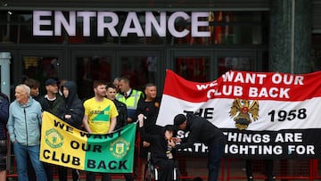 Supporters of the Premier League side turned out to push for the Glazer family to finally sell the club after a months-long bidding process.