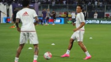 Carlos Bacca no tuvo un buen debut con el Milan en la liga italiana.