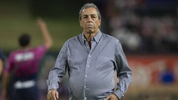 A Tomás Boy le valen gorro las críticas por mal paso de Chivas