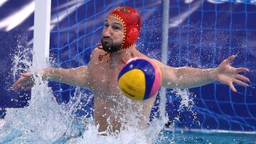 Waterpolista español de 42 años de edad. Guardaba la portería de su club CN Atlètic Barceloneta. Con la selección española, con quien debutó en 2009, fue bronce en la Liga Mundial de Budapest en 2018, plata en el Campeonato Europeo de Barcelona en 2018, plata en el Mundial celebrado en Gwangju en 2019 y plata en el Europeo de Budapest de 2020. Con su club, desde 2015 ha ganado todos los años la Liga de División de Honor y la Copa del Rey.