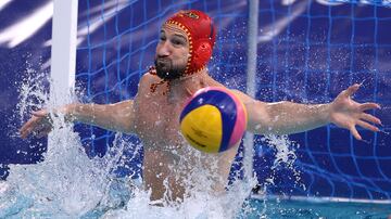 Waterpolista español de 42 años de edad. Guardaba la portería de su club CN Atlètic Barceloneta. Con la selección española, con quien debutó en 2009, fue bronce en la Liga Mundial de Budapest en 2018, plata en el Campeonato Europeo de Barcelona en 2018, plata en el Mundial celebrado en Gwangju en 2019 y plata en el Europeo de Budapest de 2020. Con su club, desde 2015 ha ganado todos los años la Liga de División de Honor y la Copa del Rey. 