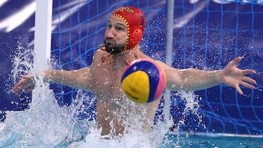 Waterpolista español de 42 años de edad. Guardaba la portería de su club CN Atlètic Barceloneta. Con la selección española, con quien debutó en 2009, fue bronce en la Liga Mundial de Budapest en 2018, plata en el Campeonato Europeo de Barcelona en 2018, plata en el Mundial celebrado en Gwangju en 2019 y plata en el Europeo de Budapest de 2020. Con su club, desde 2015 ha ganado todos los años la Liga de División de Honor y la Copa del Rey. 