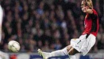 <b>PRECISIÓN QUIRÚRGICA</B>. En acción no falla. Falta y gol directo.