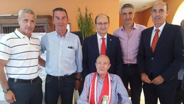 Roberto Alés, junto a Castro en un homenaje.