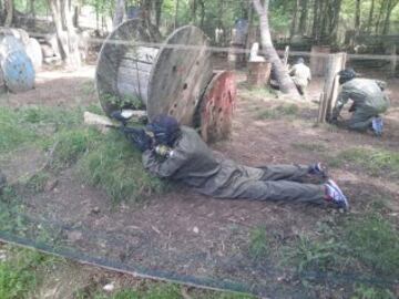 Hoy ha sido una jornada diferente para los jugadores del Celta ya que se han enfrentado en una divertida partida de paintball.