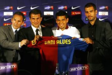 Dani Alves fichó por el Barcelona en julio de 2008.