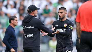 Moenchengladbach (Germany), 14/09/2024.- Head coach Sebastian Hoeness of Stuttgart (L) and Deniz Undav of Stuttgart (R) react during the German Bundesliga soccer match between Borussia Moenchengladbach and VfB Stuttgart in Moenchengladbach, Germany, 14 September 2024. (Alemania, Rusia) EFE/EPA/CHRISTOPHER NEUNDORF CONDITIONS - ATTENTION: The DFL regulations prohibit any use of photographs as image sequences and/or quasi-video.