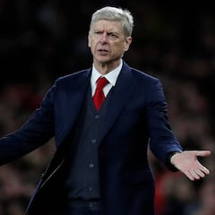 Kroenke, propietario del Arsenal, respalda a Wenger