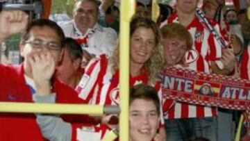 <b>HINCHADA FIEL. </b>Los peñistas de Colmenar, a punto de marcharse para presenciar el Atleti-Bayer.
