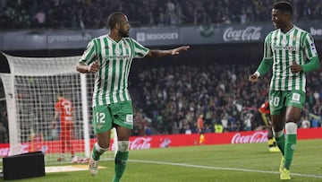 Sidnei celebra con Junior Firpo el gol que marc&oacute; al Rayo en la pasada jornada.