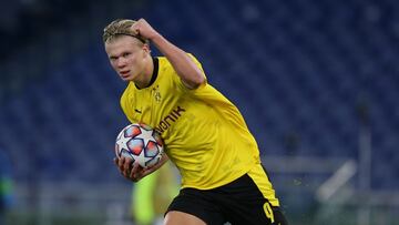 ROME, ITALY - OCTOBER 20:  Erling Braut Haaland of Borussia Dortmund celebrates after scoring the team&#039;s first goal during the UEFA Champions League Group F stage match between SS Lazio and Borussia Dortmund at Stadio Olimpico on October 20, 2020 in 