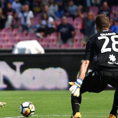 El Nápoles golea al Cagliari y es el líder provisional de la Serie A