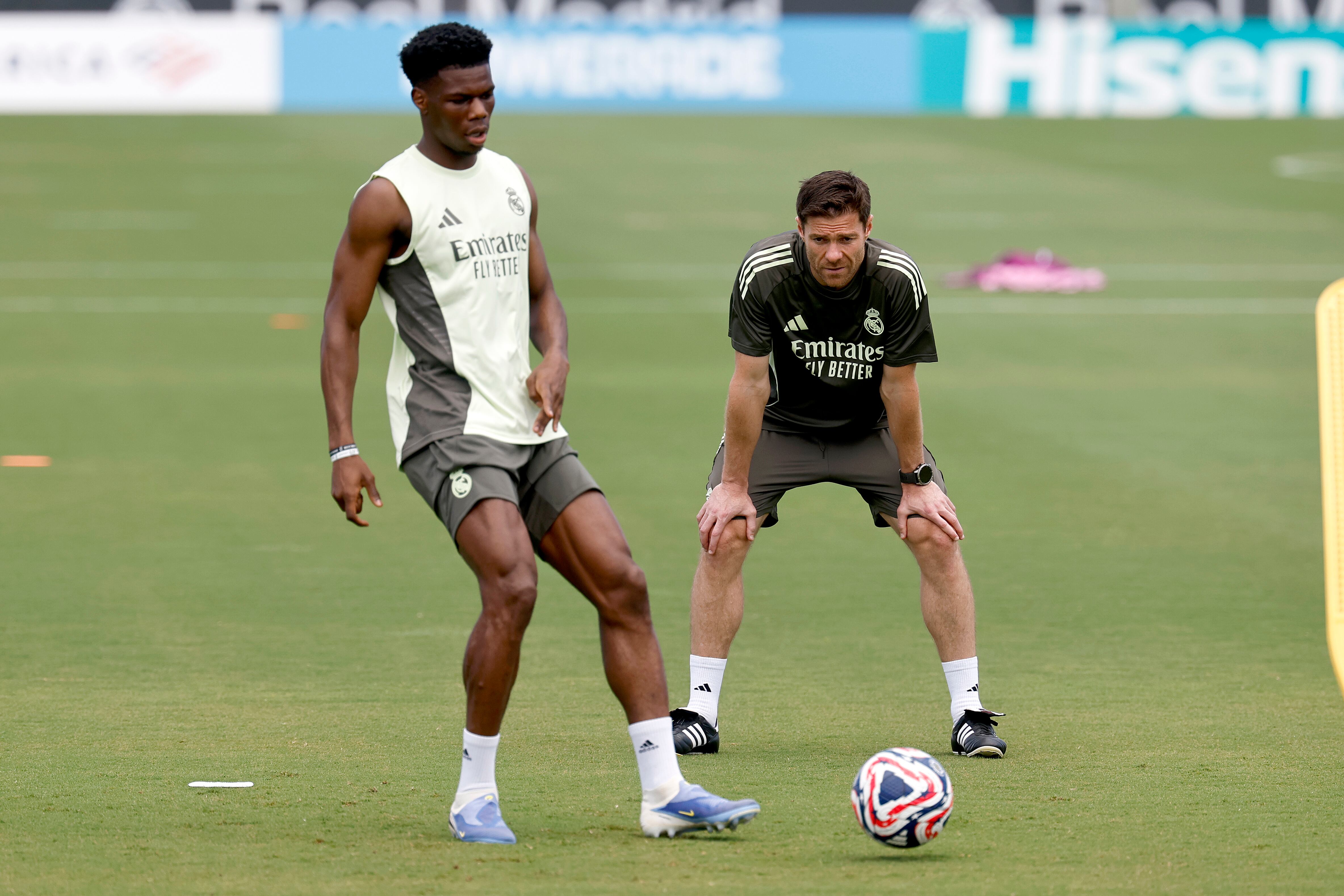 17/06/25 MUNDIALITO MUNDIAL DE CLUBES EEUU 2025
ENTRENAMIENTO REAL MADRID
AURELIEN TCHOUAMENI XABI ALONSO ENTRENADOR 