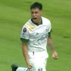 Control y volea de zurda: el golazo de Mora en la Concachampions