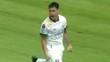 Control y volea de zurda: el golazo de Mora en la Concachampions