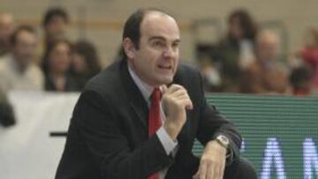 Trifón Poch, a pie de pista.