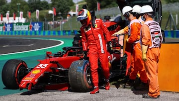 Sainz se baja del Ferrari tras su accidente en Hungr&iacute;a.