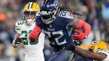 GREEN BAY, WISCONSIN - NOVEMBER 17: Derrick Henry #22 of the Tennessee Titans runs with the ball after a reception against the Green Bay Packers during the third quarter in the game at Lambeau Field on November 17, 2022 in Green Bay, Wisconsin.   Patrick McDermott/Getty Images/AFP (Photo by Patrick McDermott / GETTY IMAGES NORTH AMERICA / Getty Images via AFP)