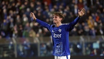 Nico Paz celebra un gol con el Como.