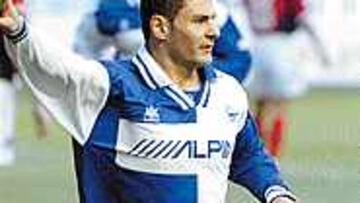 <B>EXPULSADO</B>. Magno vio la roja directa y el Alavés piensa recurrirla.