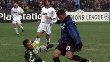 Roberto Baggio chuta ante Illgner en un Inter-Madrid de 1998 jugado en San Siro (3-1) .