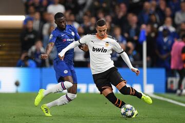 Fikayo Tomori y Jose Luis Gaya Pena 