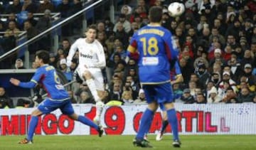 12/02/12 Partido Real Madrid - Levante. Cristiano marca desde fuera del área el 3-1.