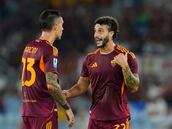 Hermoso saca la cabeza