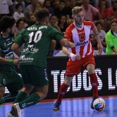 El Cartagena remonta y ElPozo, pleno y a un gol del liderato